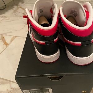 Boy Jordan’s mi 6.5 (grade school)